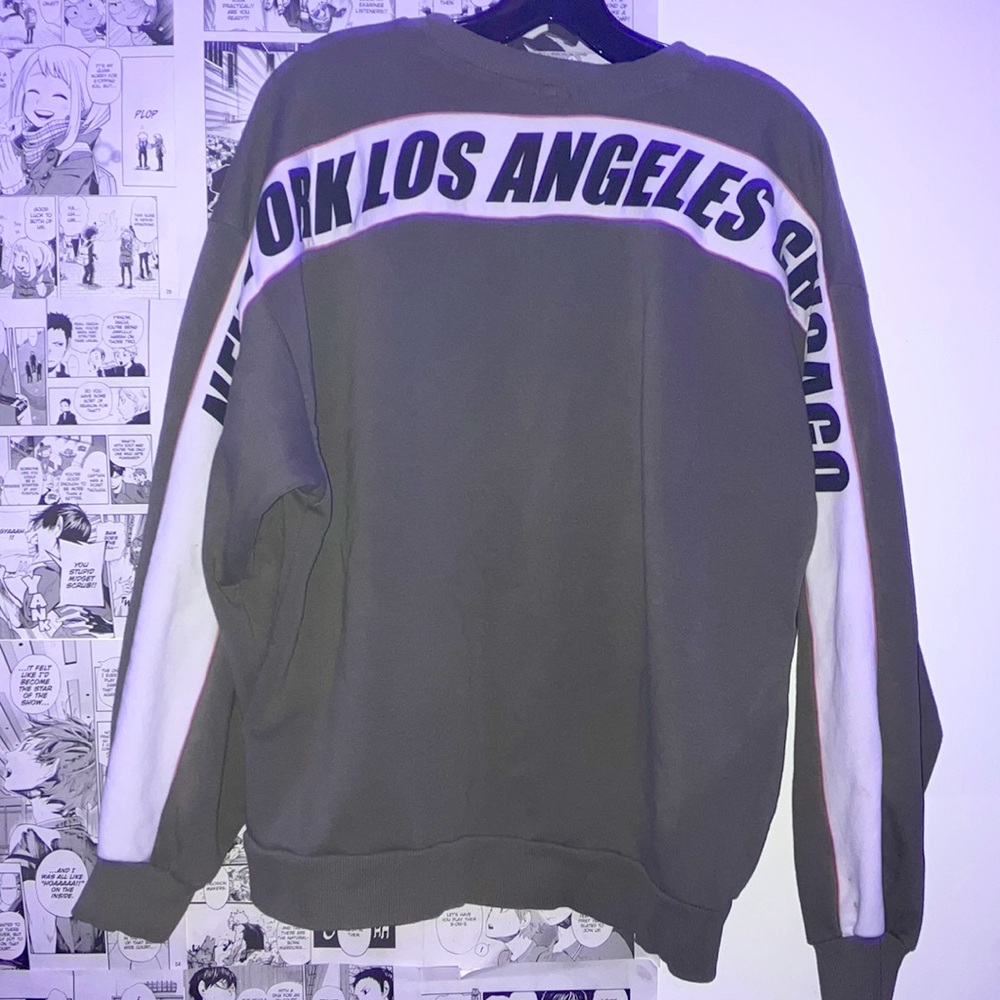 3/$25 Green sweatshirt sweater new york los angeles chicago